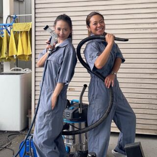 ✴︎今日のひとこま✴︎
こんな感じで楽しく洗車してます！
ASIA CARS inc.with Gentenのお掃除部隊🤩✨

#洗車ガール#お任せください#川越#所沢#新車から中古車まで#全国どこまでも#国産車から輸入車まで#車検#鈑金#カスタム#りこ#のぶこ#オートガレージゲンテン#ノリノリで洗車します#つなぎ女子#車のことならお任せください